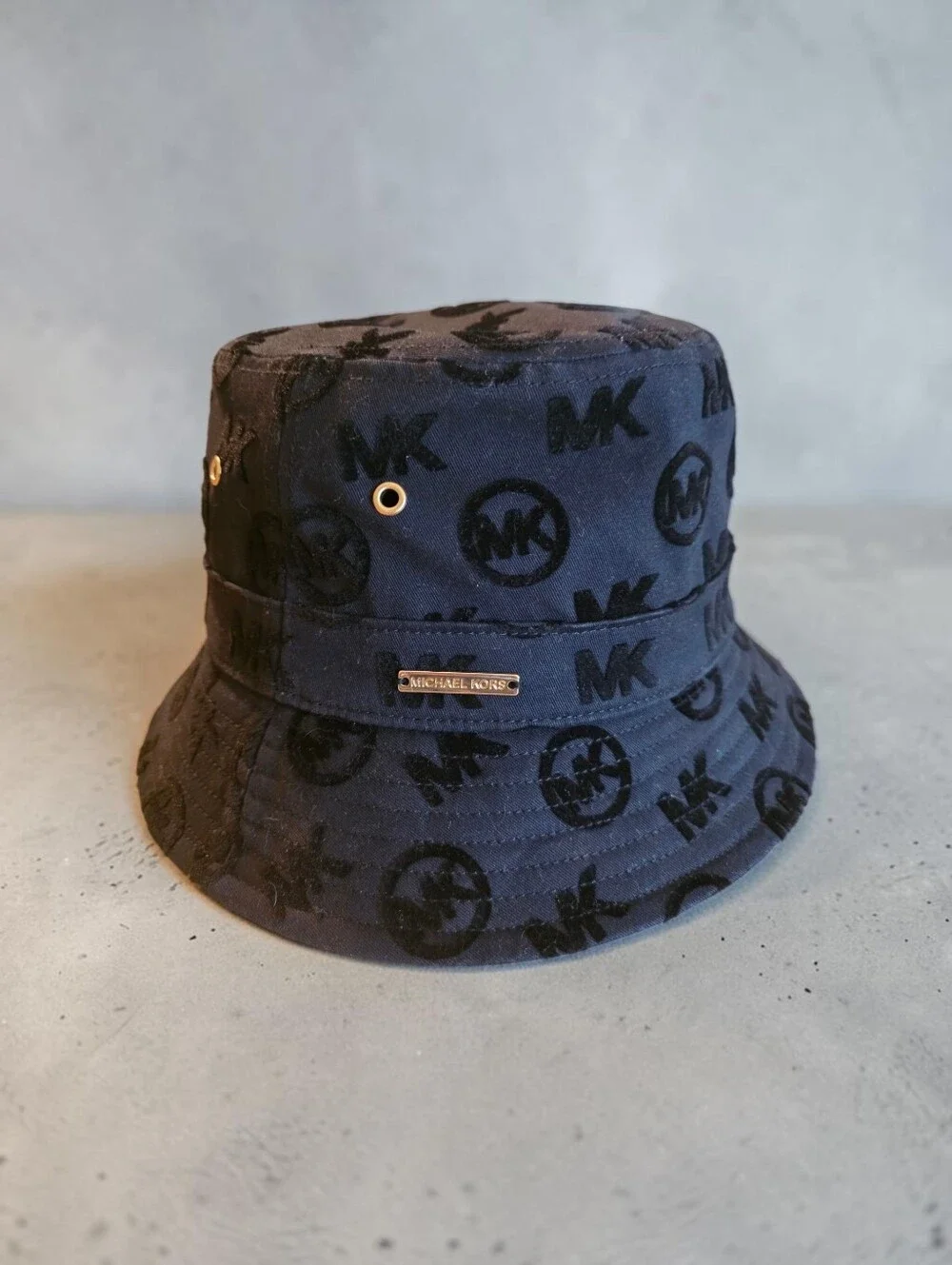 Micheal KORS NWOT Classic Black Bucket Hat - Women's Accessory